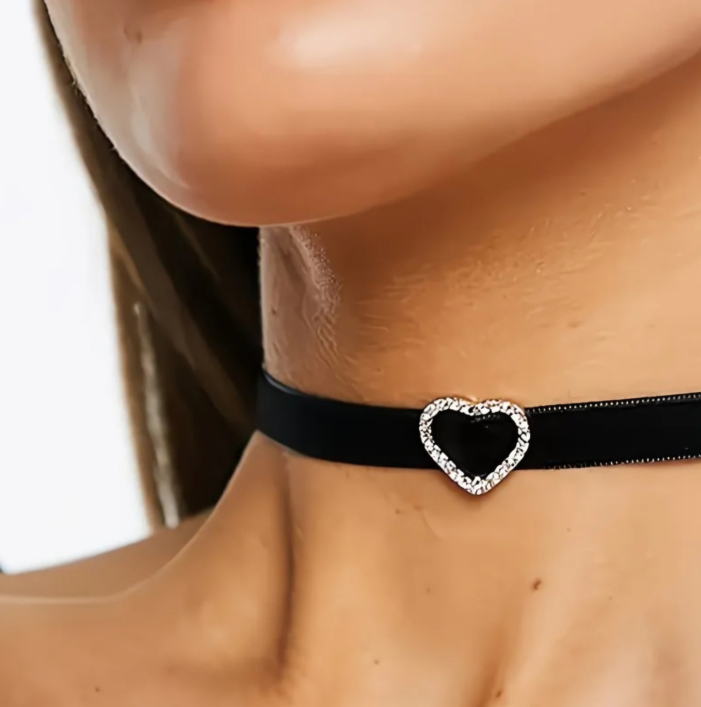 BLACK LOVE HEART VELVET CHOKER B+F 8