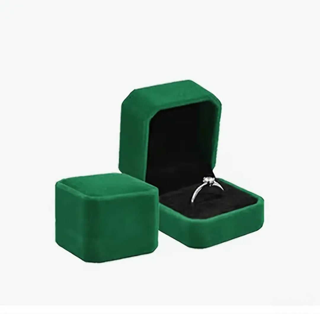 GREEN SQAURED RING BOX BLING8UK