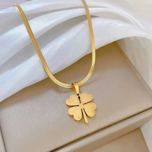 4 LEAF CLOVER NECKLACE BLING8UK