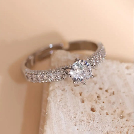 SINGLE SYNTHETIC ZIRCONIA RING BLING8UK