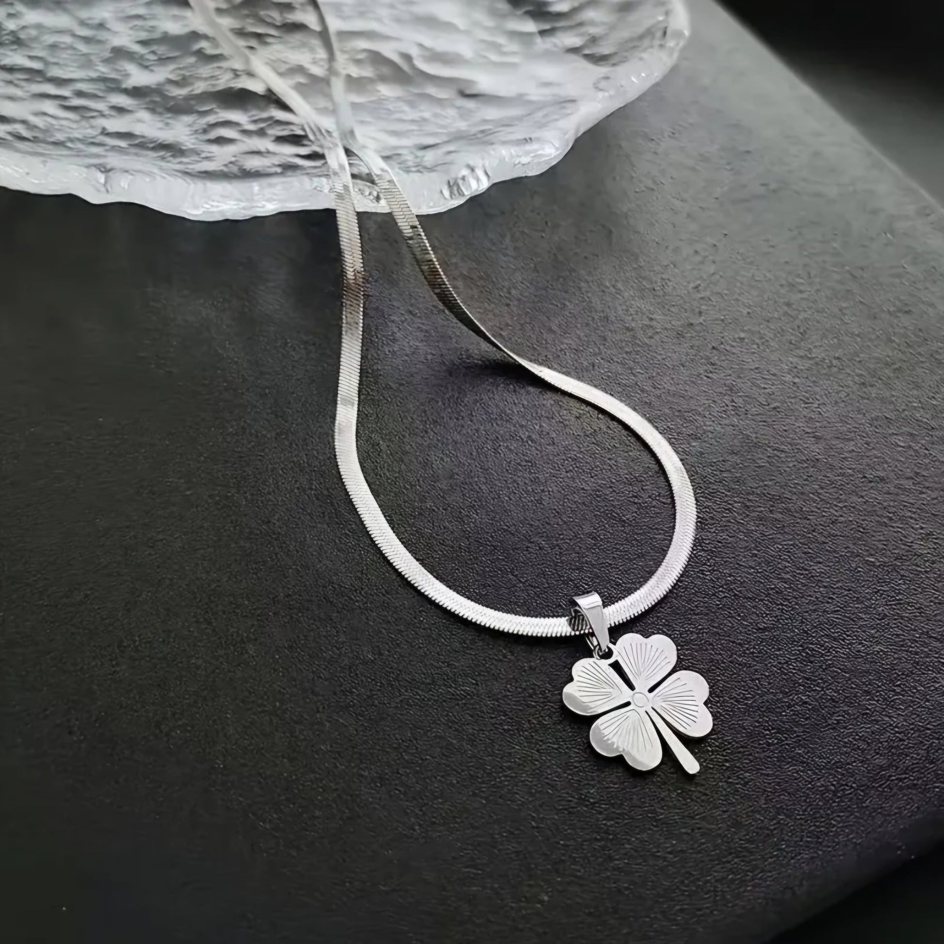 4 LEAF CLOVER NECKLACE BLING8UK
